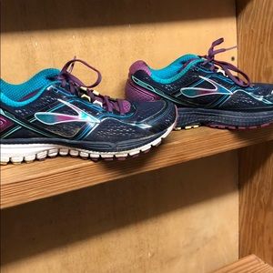 Brooks women’s 9.5